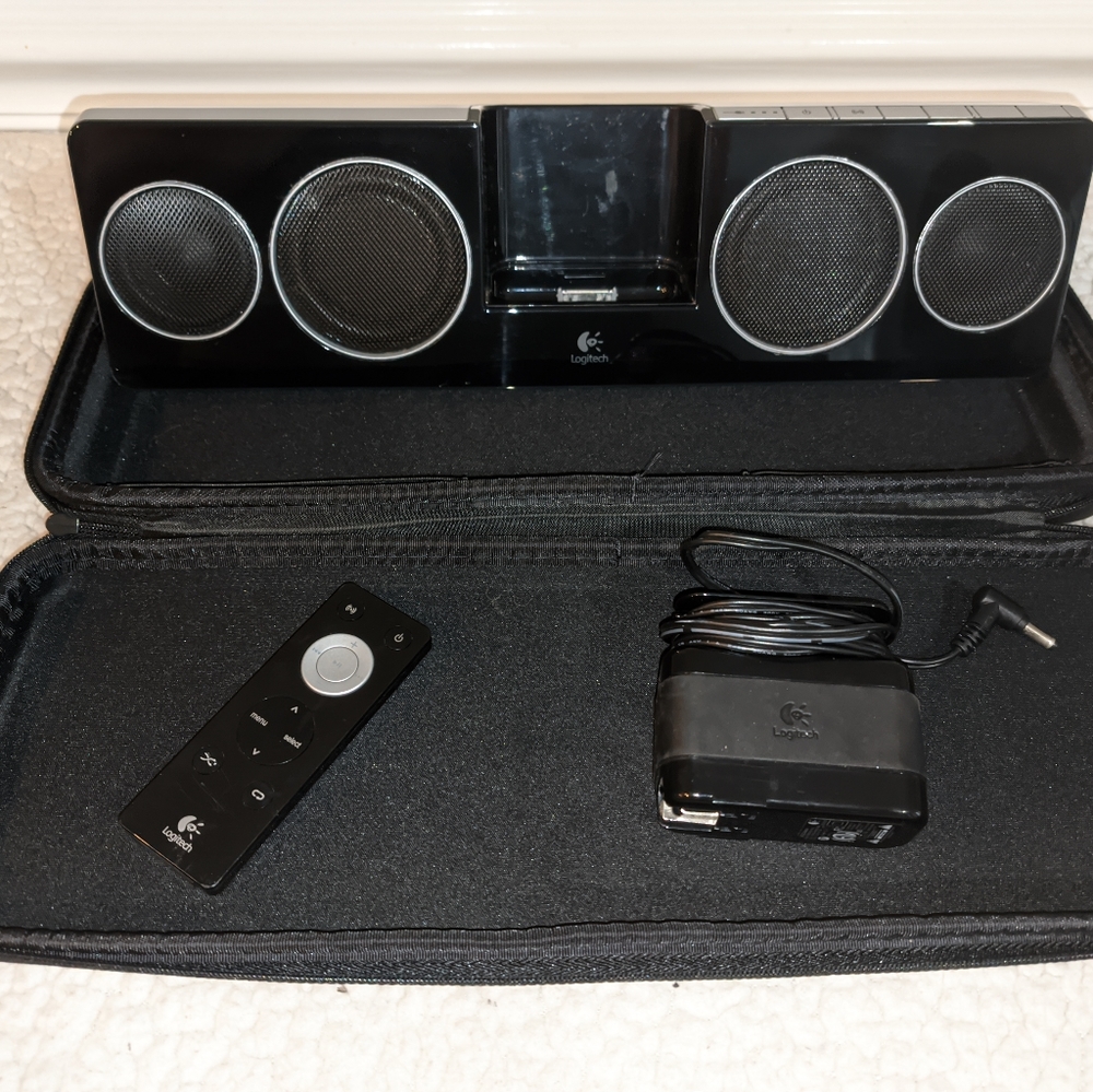 Logitech iPod speaker with remote